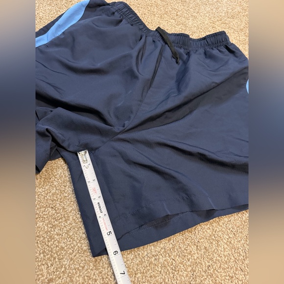 Mizuno women’s medium Blue Shorts - Picture 6 of 7